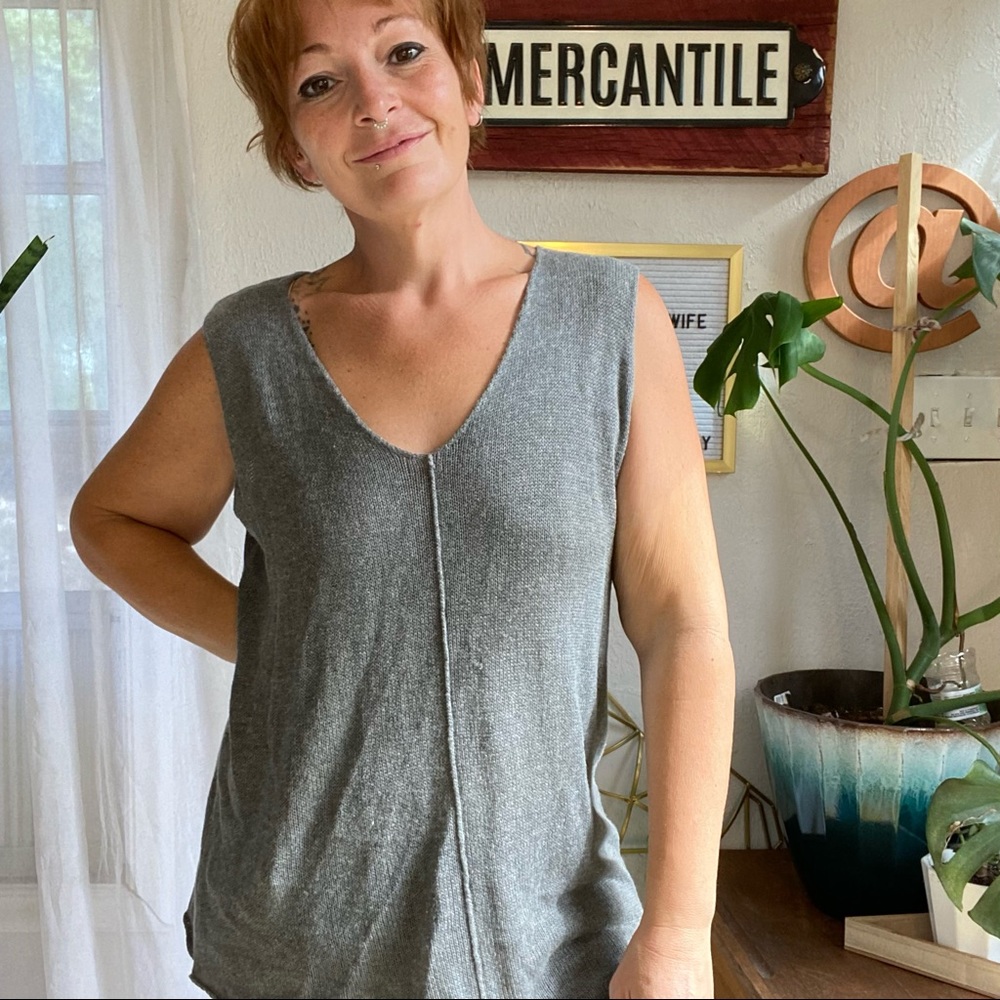 Cantoo asymmetrical Gray Cotton / Viscose Blend Knit Sleeveless Sweater Medium - Picture 2 of 15